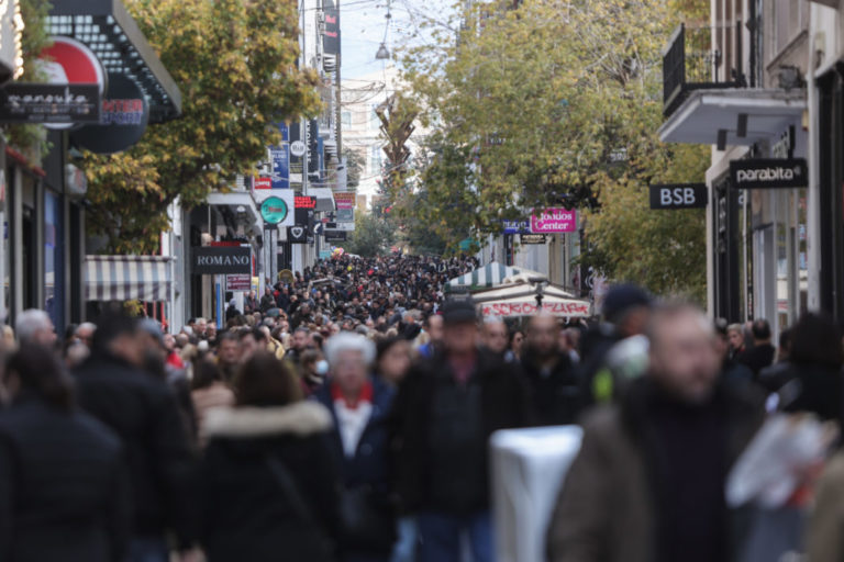 Οι τελευταίες αγορές για το πρωτοχρονιάτικο τραπέζι – Πότε κλείνουν τα καταστήματα