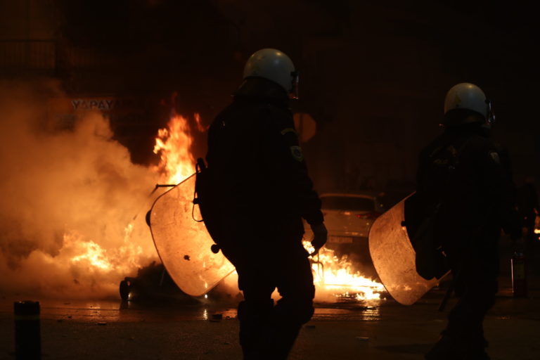 Σοβαρά επεισόδια σε Θεσσαλονίκη και Εξάρχεια στην πορεία για τον Γρηγορόπουλο