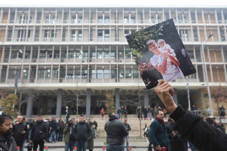 Πυροβολισμός 16χρονου Ρομά: Οι ισχυρισμοί του αστυνομικού – Τα σημεία «κλειδιά» στην έρευνα και τα κρίσιμα ερωτήματα