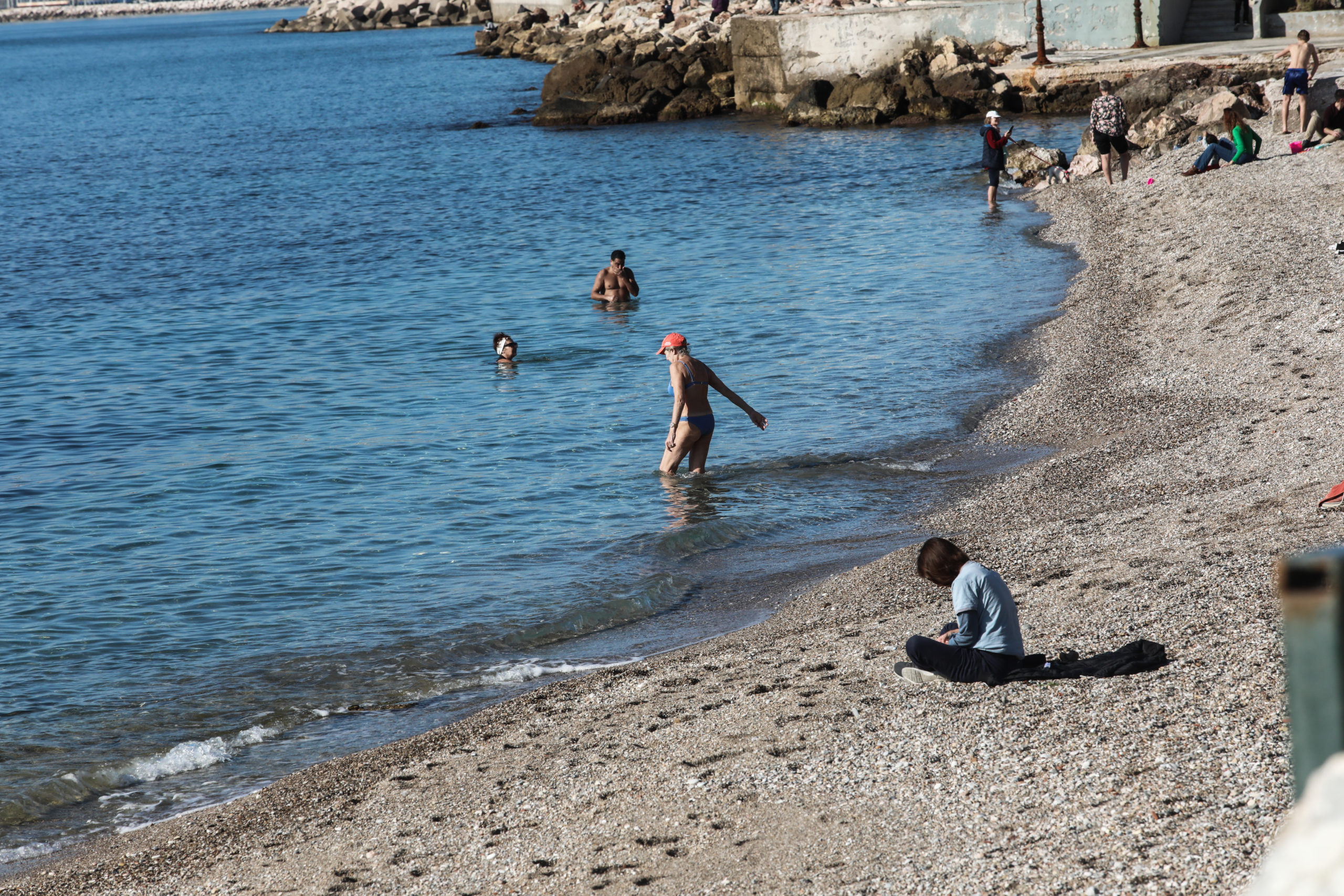 Χριστούγεννα στην παραλία – Ο πιο ζεστός Δεκέμβριος στην Αθήνα τα τελευταία 50 χρόνια (video)