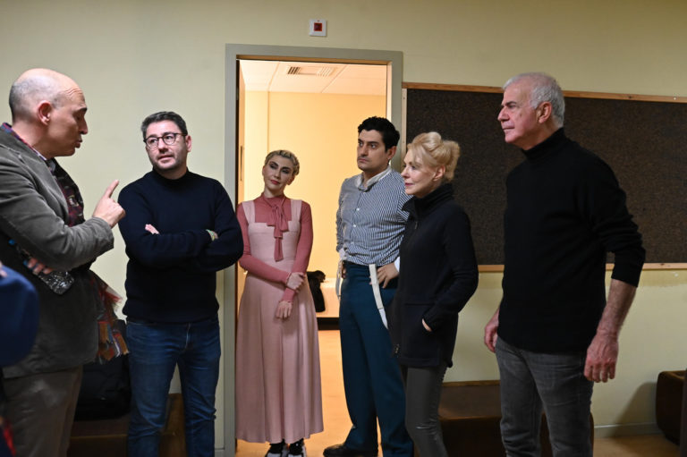 Στο Εθνικό ο Ν. Ανδρουλάκης: Συζήτησε με τους ηθοποιούς το επίκαιρο ζήτημα των πτυχίων των σχολών τεχνών