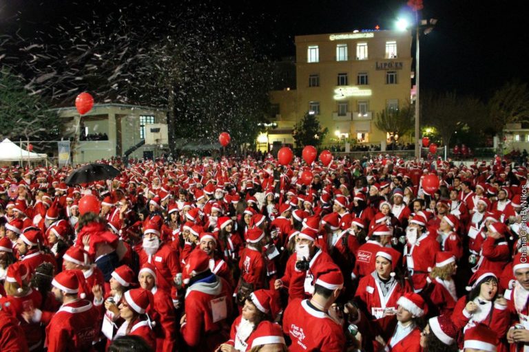 «Santa Run Chania 2022»: Γέμισε Αγιοβασίληδες το Λιμάνι των Χανιών