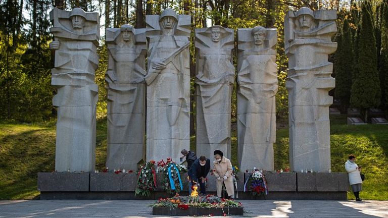 Λιθουανία: Διαλύει σοβιετικό μνημείο παρά τις αντιρρήσεις του ΟΗΕ