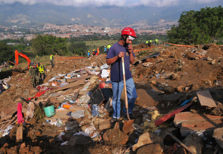 Κολομβία: Τους 27 έχουν φτάσει οι νεκροί από την κατολίσθηση που καταπλάκωσε λεωφορείο