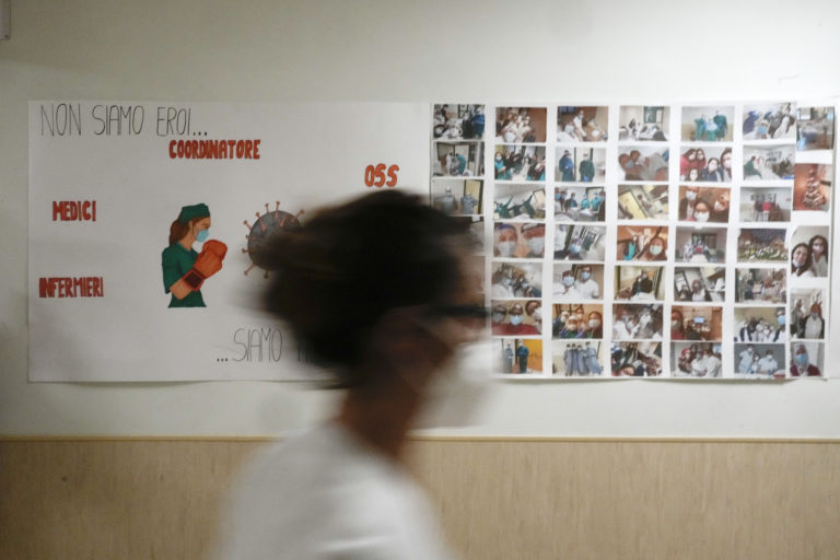 Ιταλία: Η κυβέρνηση ενδέχεται να λάβει νέα μέτρα για την αντιμετώπιση της πανδημίας του καρονοϊού