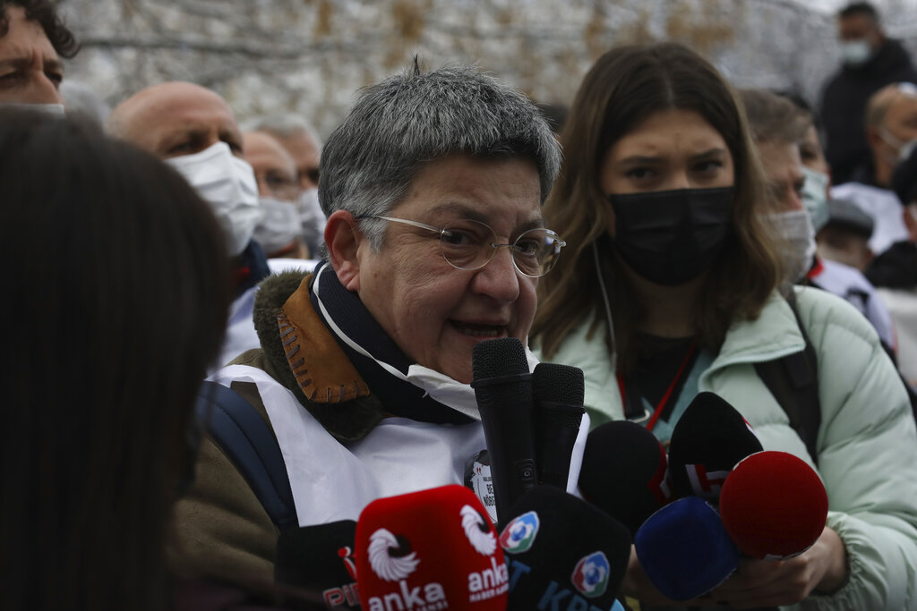 Τουρκία: Δικαστήριο αποφάσισε να παραμείνει προφυλακισμένη η πρόεδρος του Ιατρικού Συλλόγου