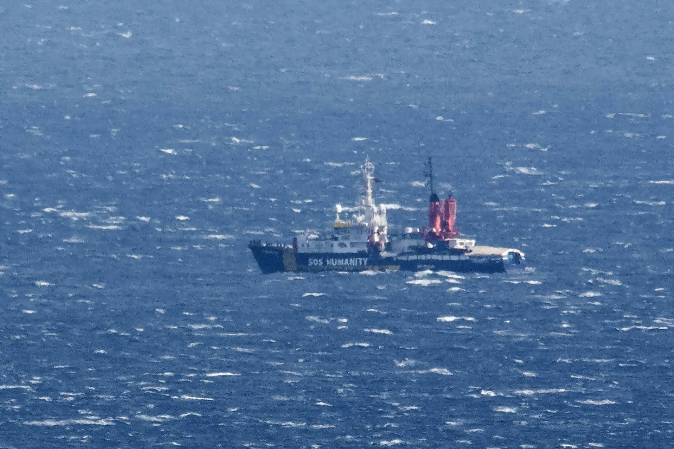 Πλοίο γερμανικής ΜΚΟ με 261 πρόσφυγες, ζητάει άδεια να ελλιμενιστεί σε Ιταλία ή Μάλτα