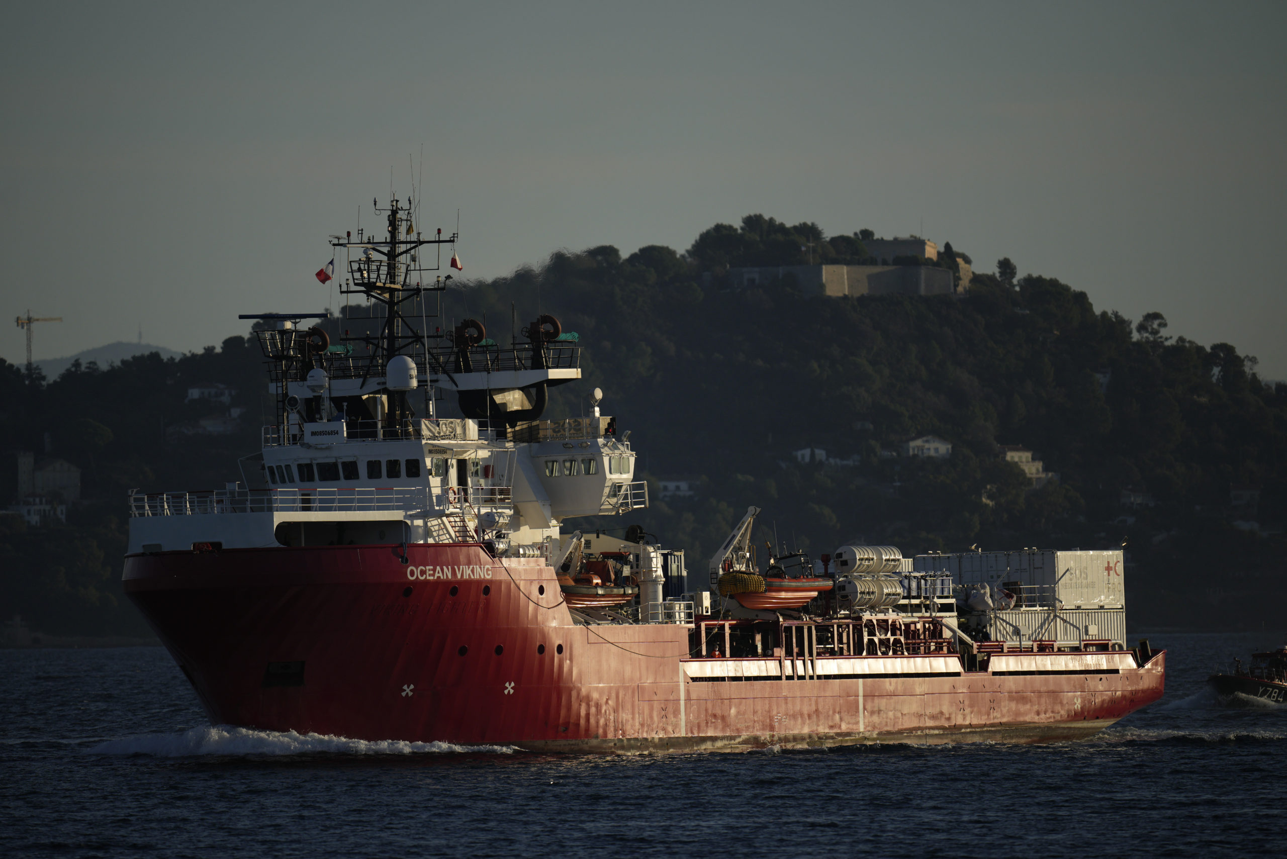 Ocean Viking: Περισσότεροι από 100 μετανάστες διασώθηκαν απο το πλοίο στη Μεσόγειο