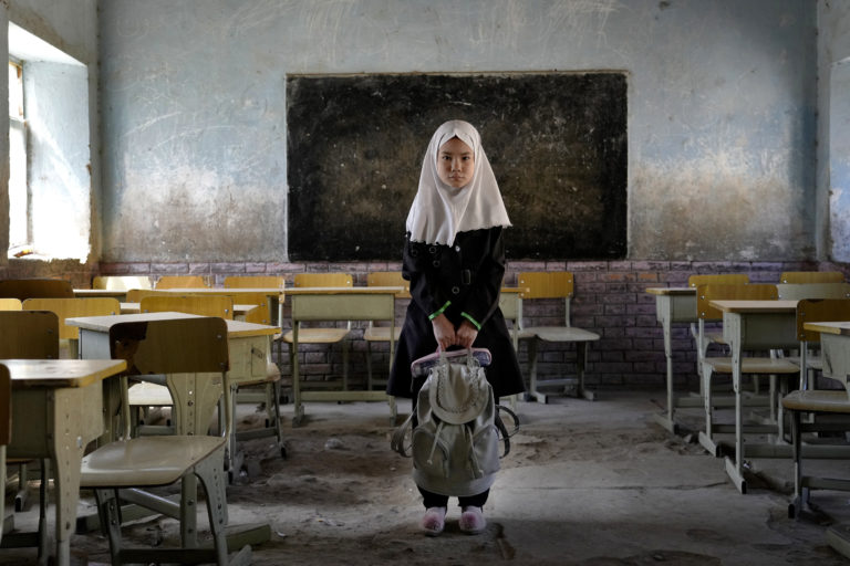 Οι Αφγανές απαγορεύτηκε να φοιτούν σε πανεπιστήμια επειδή «δεν φορούσαν το χιτζάμπ», είπε ο υπουργός Παιδείας