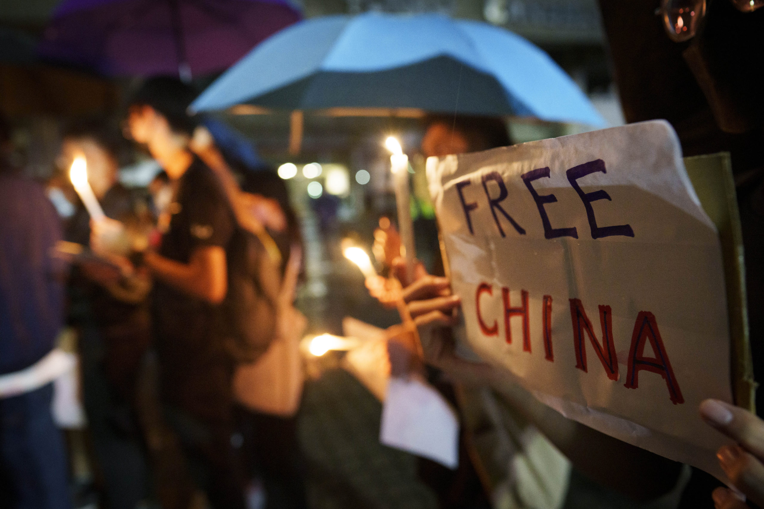 Πώς η Κίνα εγκατέλειψε την πολιτική «μηδενικών κρουσμάτων» – Το χρονικό μέσα από τα social media (video)