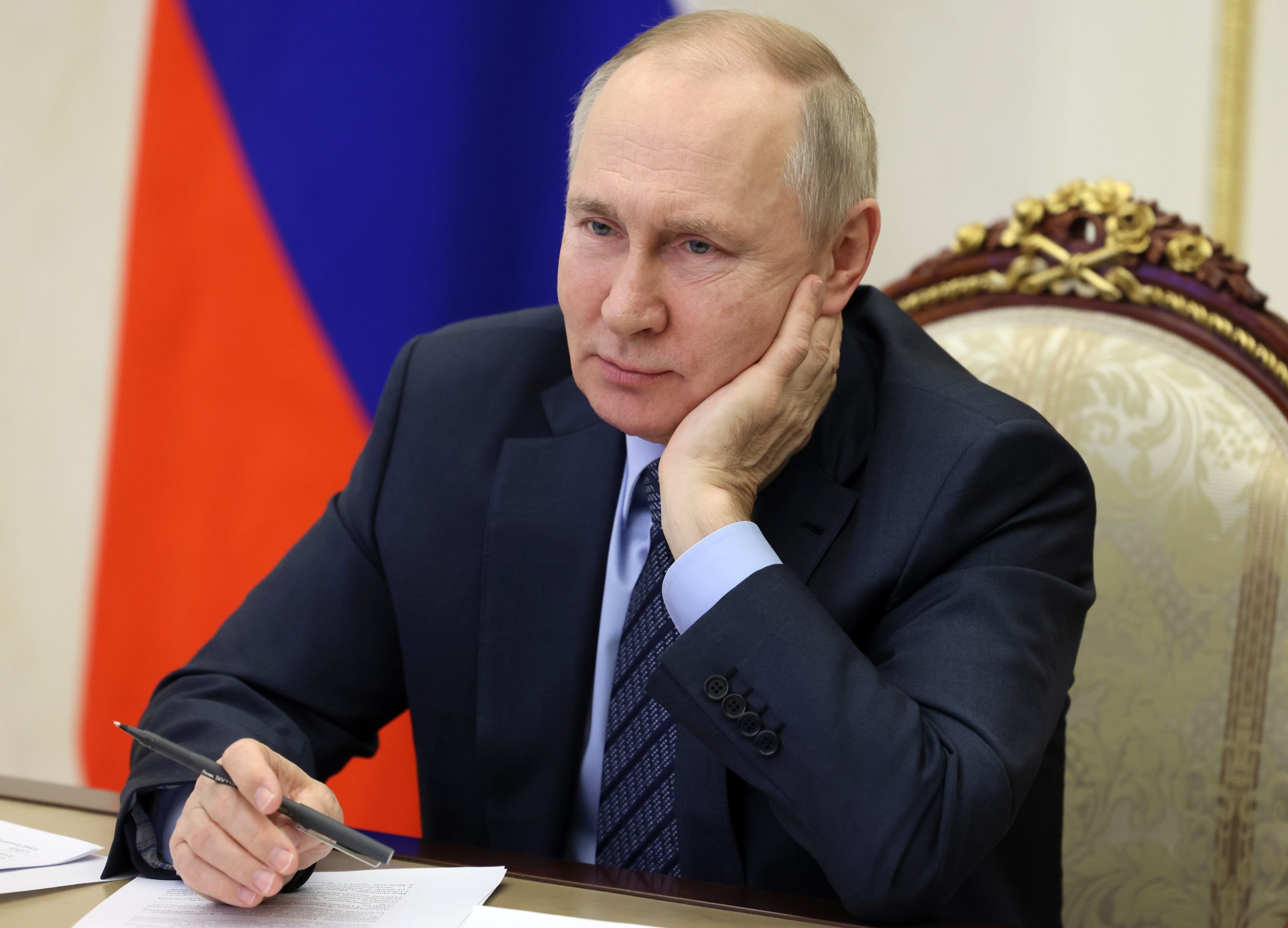 General SVR: «Ο Πούτιν έπεσε από τις σκάλες του σπιτιού του – Επιδεινώνεται η υγεία του»