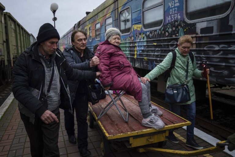 Χερσώνα: Οι ρωσικές κατοχικές αρχές θα απομακρύνουν άτομα περιορισμένης κινητικότητας από την κατεχόμενη Καχόφκα