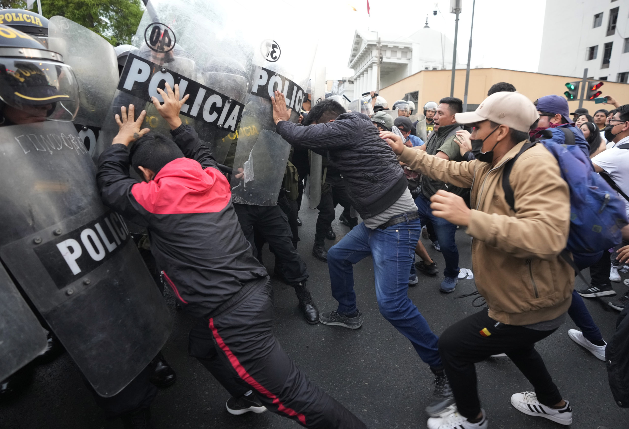 Περού: Βίαια επεισόδια σε διαδηλώσεις εναντίον της νέας προέδρου-Δύο νεκροί