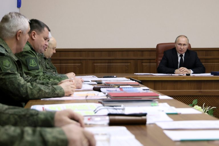 Συνάντηση Πούτιν με τους επικεφαλής της ρωσικής επιχείρησης στην Ουκρανία