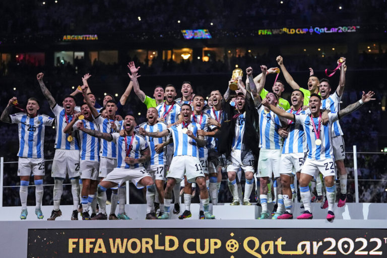Στον αστερισμό του Μέσι ο ποδοσφαιρικός πλανήτης – Η Αργεντινή πρωταθλήτρια κόσμου στον τελικό των τελικών