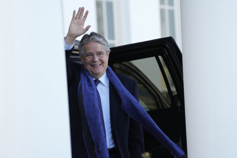 O πρόεδρος του Ισημερινού ανήγγειλε από τις ΗΠΑ πως θα διεκδικήσει 2η θητεία