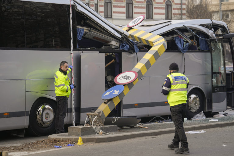 Δυστύχημα στο Βουκουρέστι: Επιβάτες του λεωφορείου επιστρέφουν στην Ελλάδα – Σοκαριστικές μαρτυρίες