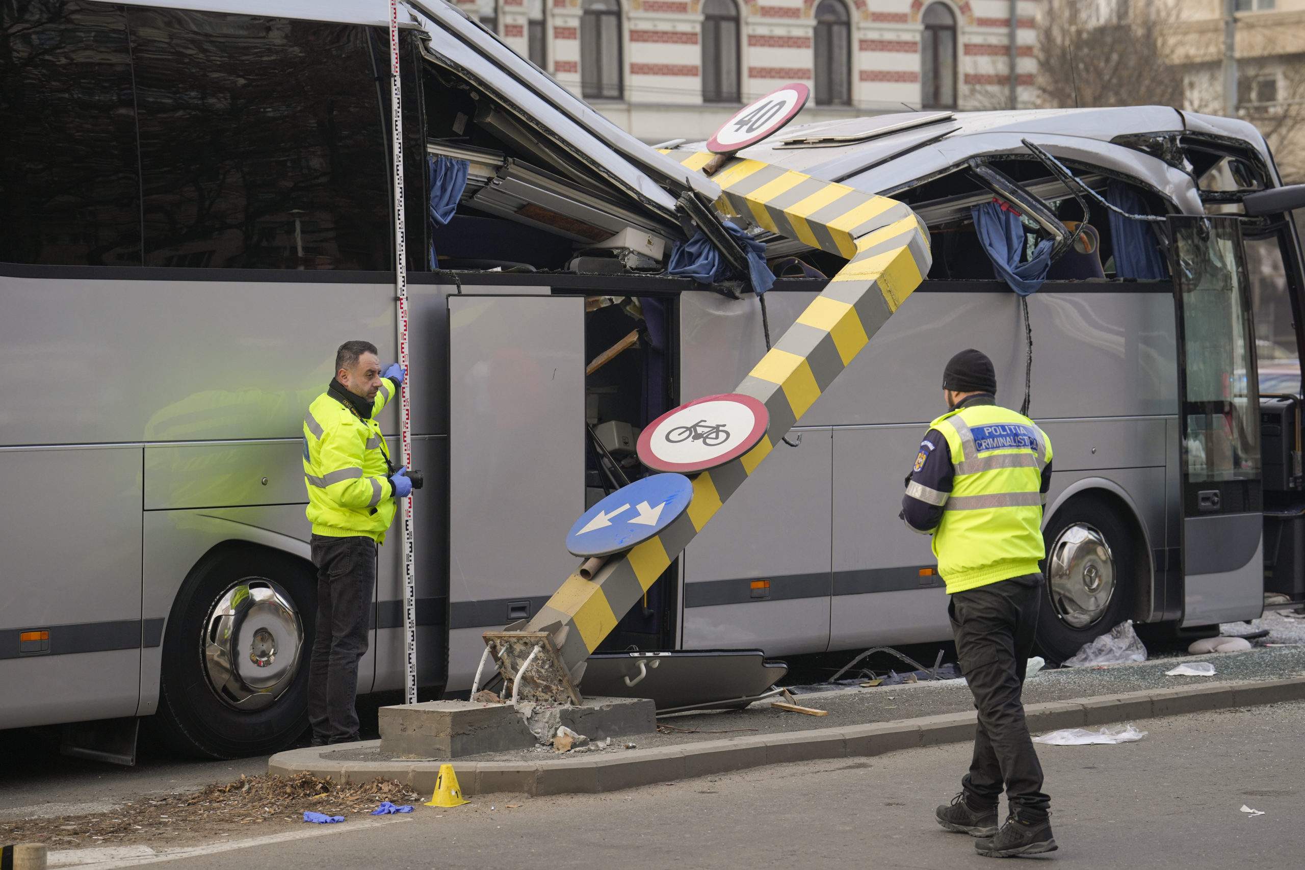 Δυστύχημα στο Βουκουρέστι: Ένας 55χρονος νεκρός & 13 τραυματίες – Επιβάτες του λεωφορείου επιστρέφουν στην Ελλάδα
