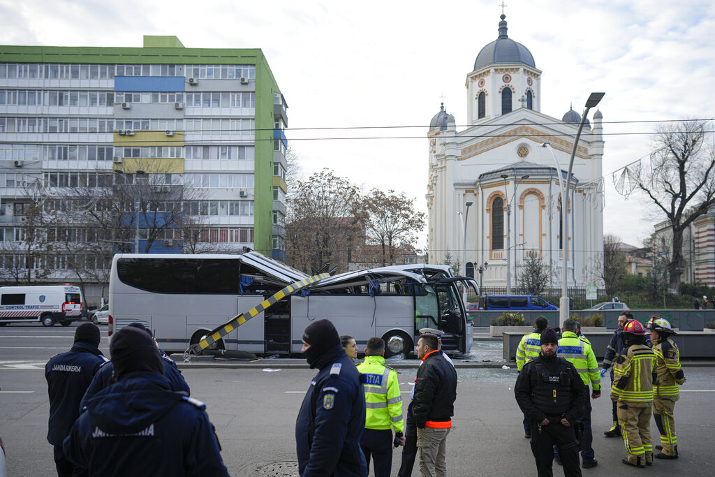 Τρία τα βασικά ερωτήματα για το δυστύχημα στο Βουκουρέστι – Βίντεο ντοκουμέντο από την στιγμή της πρόσκρουσης (video)