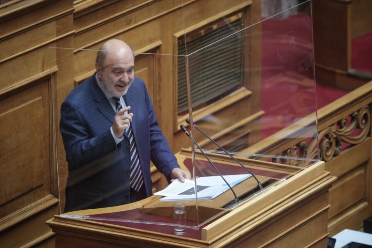 Τρ. Αλεξιάδης στο Πρώτο για τροπολογία-φρένο: Λάθος ο χειρισμός της υπόθεσης από την κυβέρνηση – Ας αναλάβει την ευθύνη (audio)