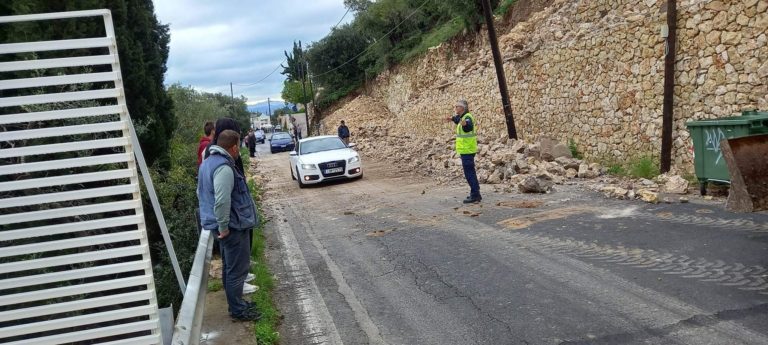 Κέρκυρα: Κατέρρευσε τοιχίο στο Νησάκι – Έκλεισε ο δρόμος