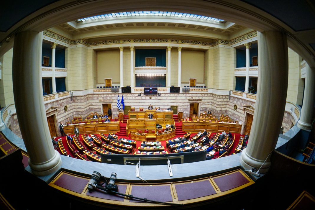 Γραφείο Προϋπολογισμού της Βουλής: Κίνδυνος επιστροφής των «δίδυμων» ελλειμμάτων της ελληνικής οικονομίας