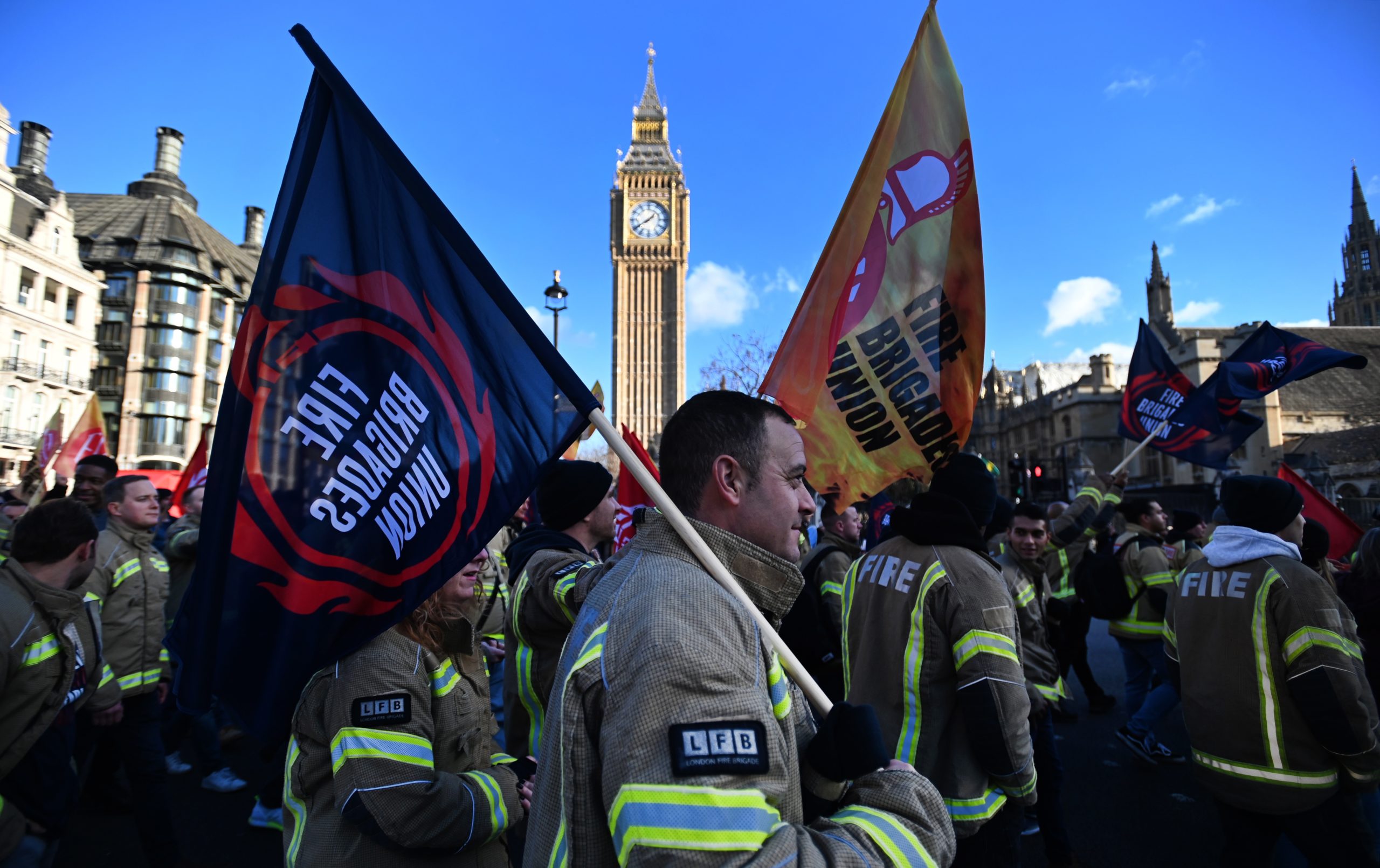 Βρετανία: Η κυβέρνηση θα χρησιμοποιήσει στρατό για κάλυψη θέσεων απεργών εργαζομένων