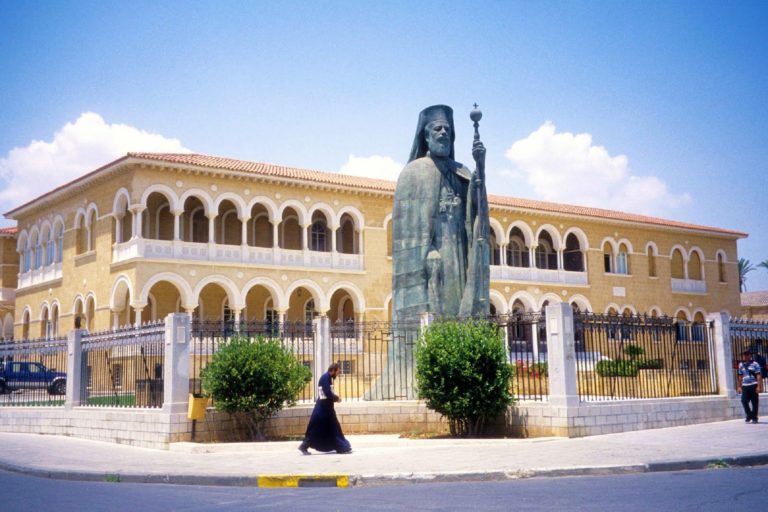 Κύπρος: Οι τρεις Μητροπολίτες που διεκδικούν το χρίσμα του Προκαθήμενου της Εκκλησίας της Κύπρου