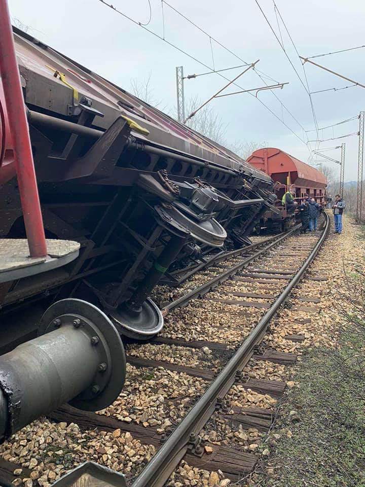 Σερβία: Διαρροή αμμωνίας από εκτροχιασμό τρένου – Τουλάχιστον 51 άτομα με συμπτώματα δηλητηρίασης