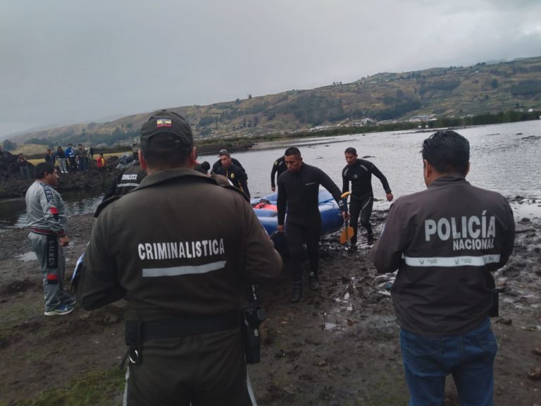 Ισημερινός: Τουλάχιστον τρεις νεκροί από ανατροπή τουριστικού σκάφους σε λίμνη