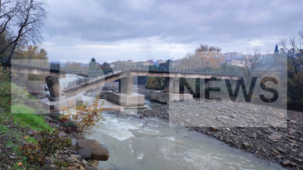 Κατέρρευσε γέφυρα στο Κομπότι Άρτας λόγω των έντονων καιρικών φαινομένων (βίντεο)