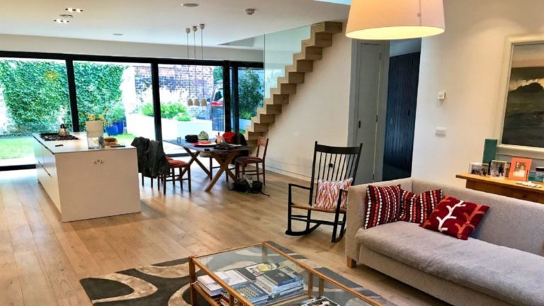 Δικαστήριο ΕΕ για Airbnb: Υποχρεούται να στέλνει στην εφορία πληροφορίες για τις μισθώσεις και να παρακρατεί φόρο