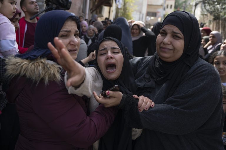 Δυτική Όχθη: Δύο άνθρωποι σκοτώθηκαν και τρεις τραυματίστηκαν από σφαίρες του ισραηλινού στρατού