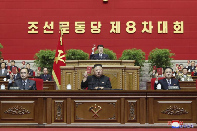 Β. Κορέα: Νέοι στόχοι του Κιμ Γιονγκ Ουν και για την άμυνα το 2023