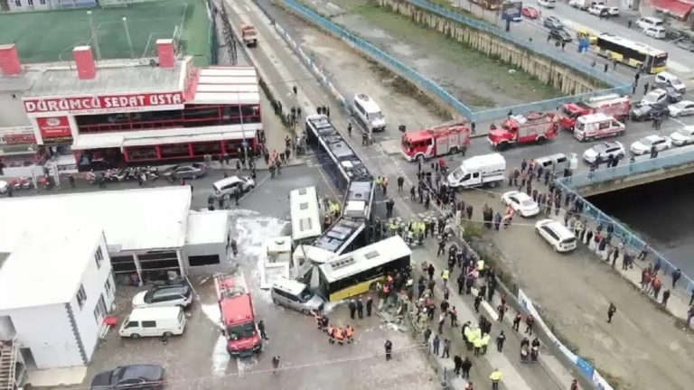 Τουρκία: Σύγκρουση τραμ με λεωφορείο στην Κωνσταντινούπολη –  Δεκαεννέα τραυματίες