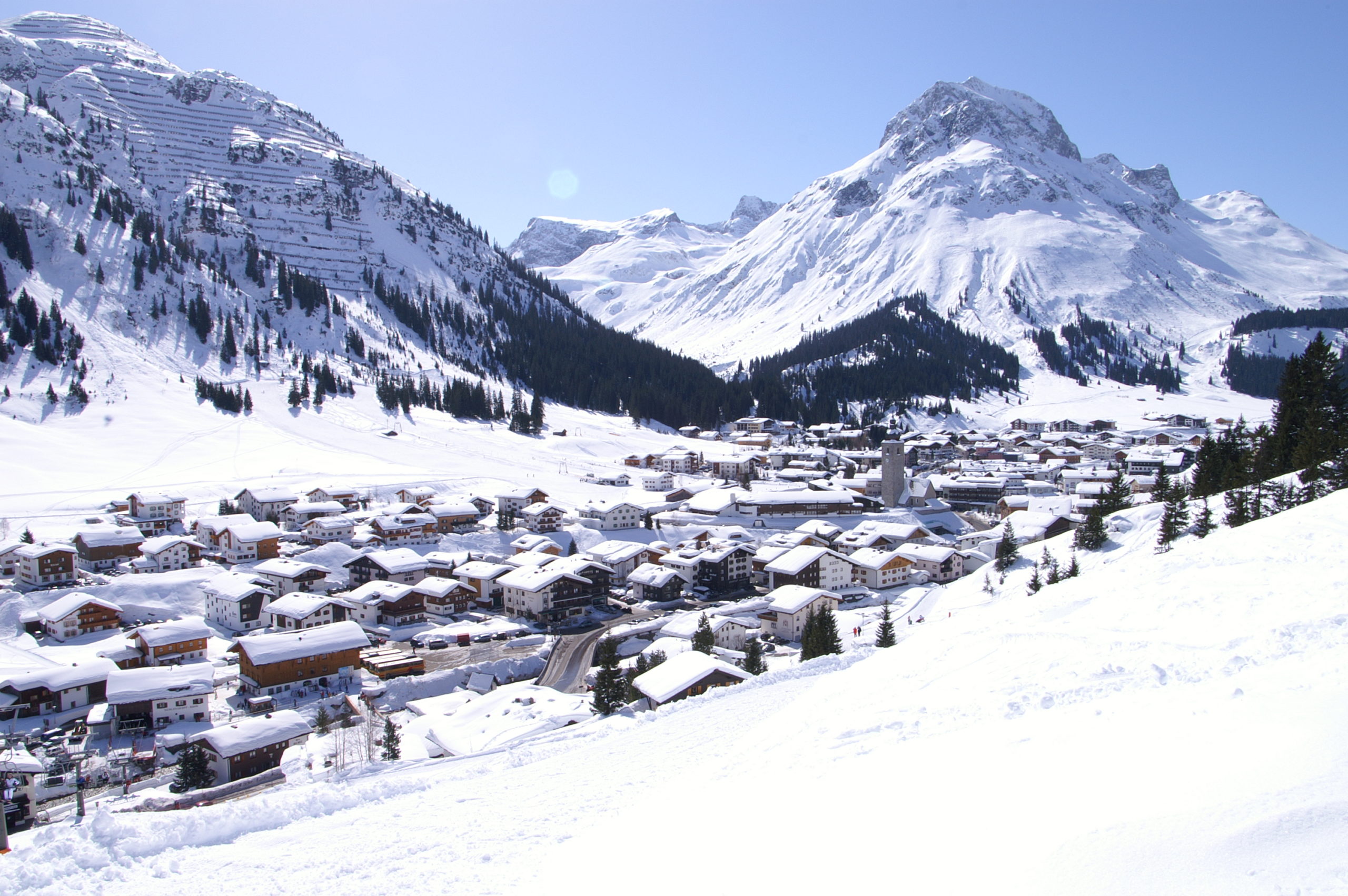 Αυστρία: Δέκα σκιέρ θάφτηκαν από χιονοστιβάδα – Ένας διασωθείς, έρευνες από ελικόπτερα