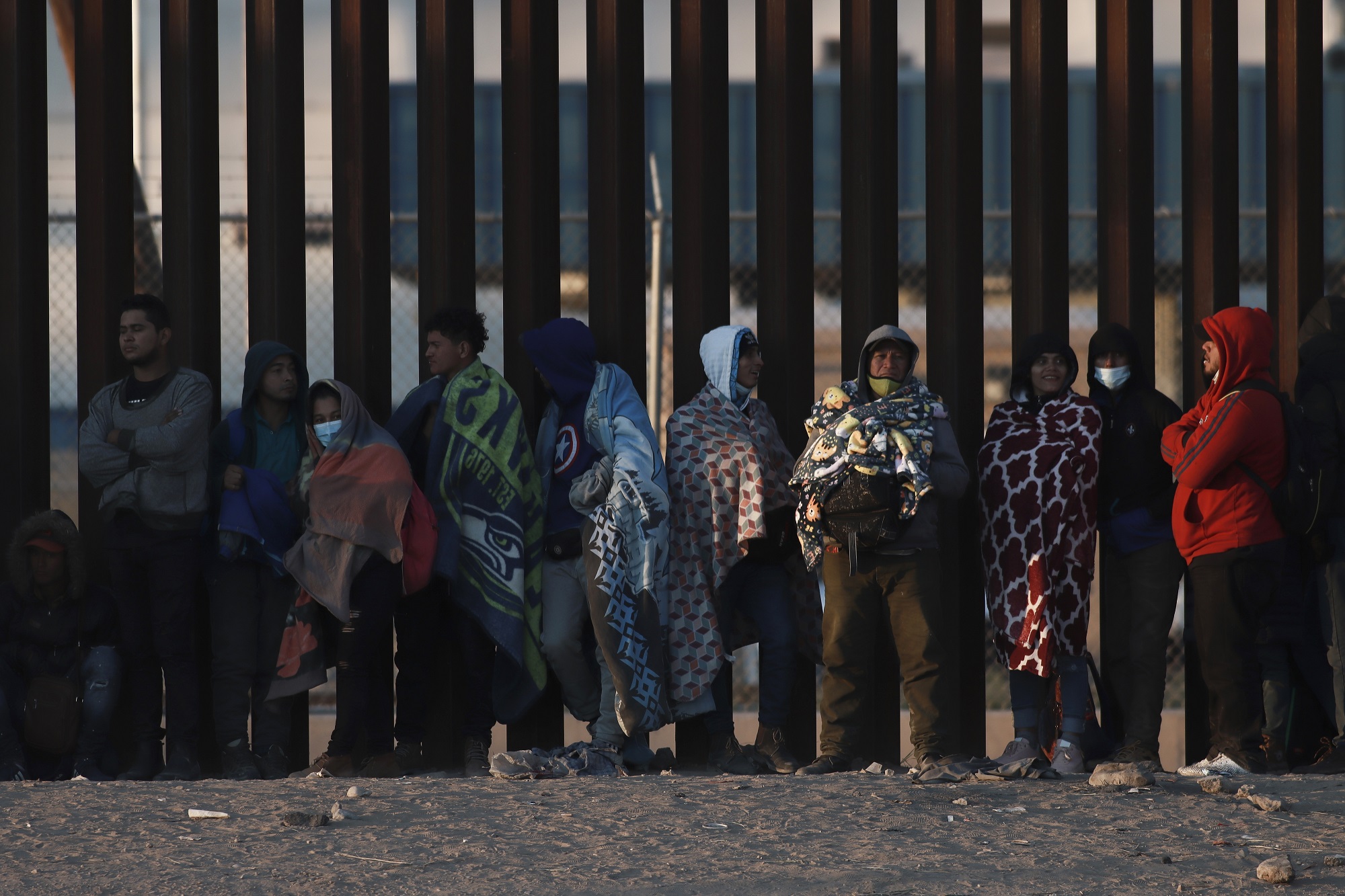 ΗΠΑ-Μεξικό: Εκατοντάδες μετανάστες συνωστίζονται στα σύνορα με αυξημένες προσδοκίες για άσυλο