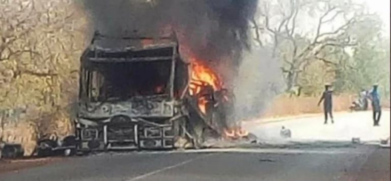Μπουρκίνα Φάσο: Λεωφορείο έπεσε σε νάρκη – Τουλάχιστον δέκα νεκροί και πέντε τραυματίες
