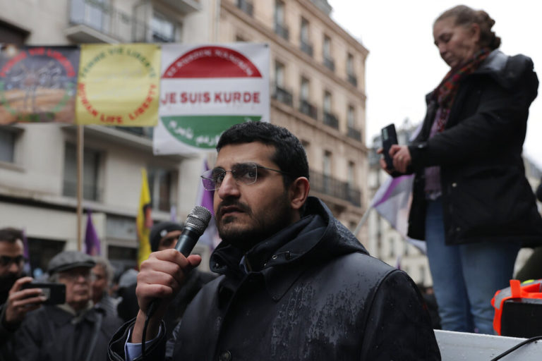 Γαλλία: Νέα πορεία κουρδικών οργανώσεων στο Παρίσι – Ενώπιον των δικαστών ο δράστης της τριπλής δολοφονίας