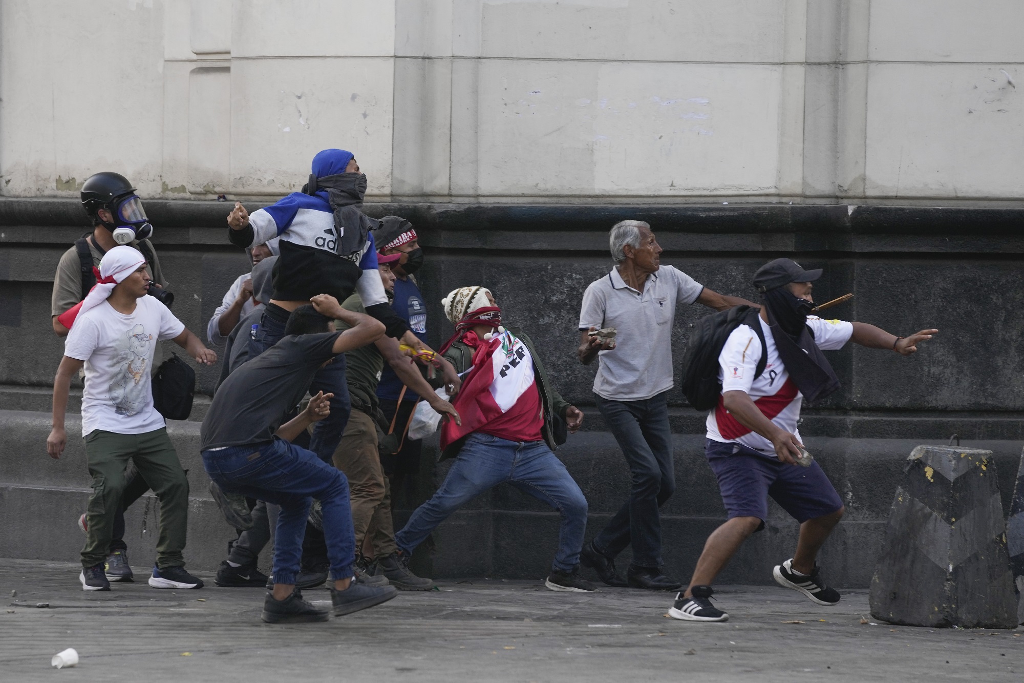 Περού: Ο πρώην πρόεδρος Πέδρο Καστίγιο αποκαλεί την διάδοχο του “σφετεριστή”, οι διαδηλώσεις συνεχίζονται