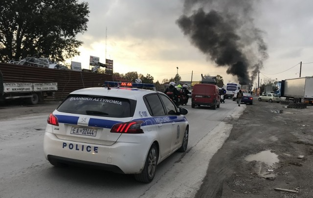 Νέα ένταση με Ρομά στη Θεσσαλονίκη — Έστησαν οδοφράγματα, αναφορές για πυροβολισμούς