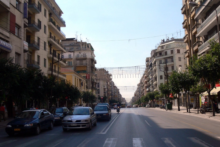 Θεσσαλονίκη: Διαρροή λαδιών στην οδό Εγνατία ύστερα από τροχαίο