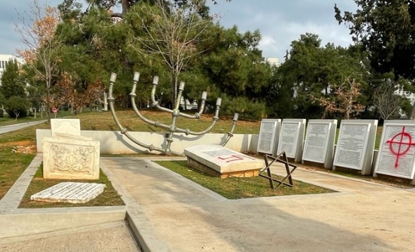 Την άμεση σύλληψη των δραστών της βεβήλωσης του εβραϊκού μνημείου στο ΑΠΘ ζητεί το ΚΙΣΕ
