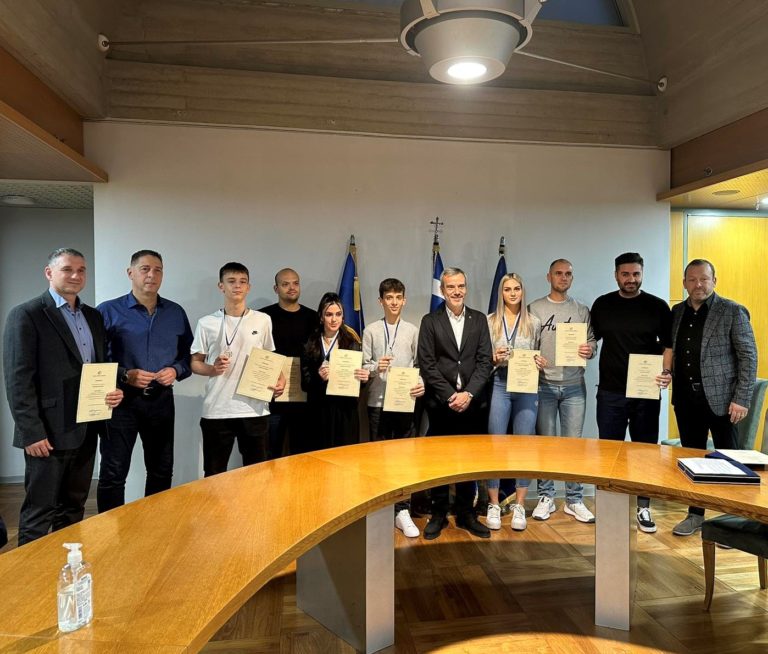 Θεσσαλονικείς αθλητές του ταεκβοντό βράβευσε ο δήμαρχος Κ. Ζέρβας