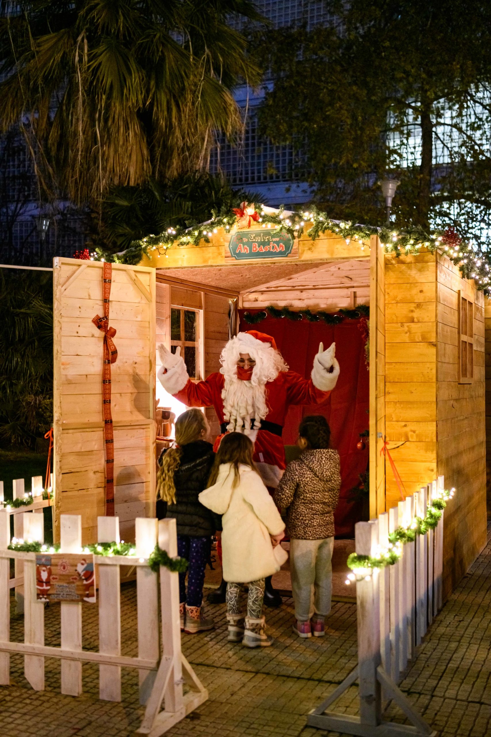 Δήμος Αθηναίων: Χριστούγεννα με φωτεινά παιδικά χαμόγελα στο κέντρο και τις γειτονιές της πόλης