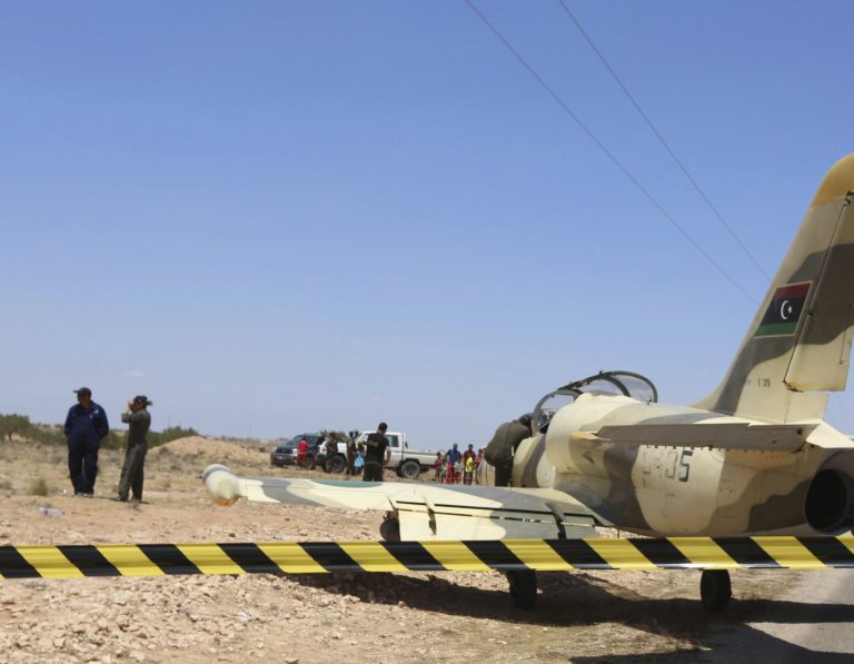 Λιβύη: Πιλότος των δυνάμεων του Χαλίφα Χάφταρ ελεύθερος στο πλαίσιο ανταλλαγής αιχμαλώτων