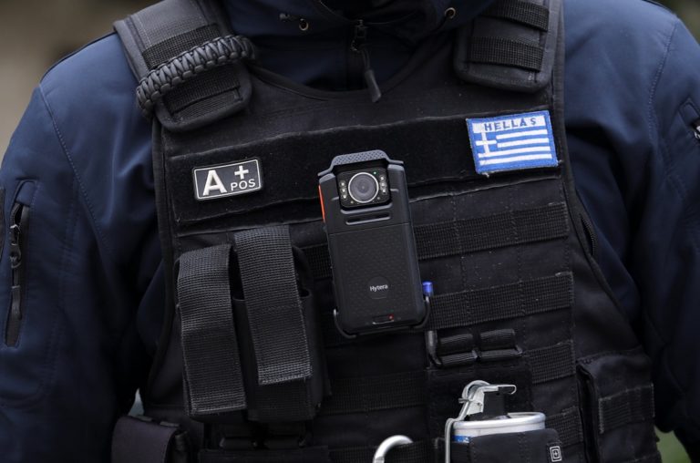 Ένωση Αστυνομικών Θεσσαλονίκης: «Στήνονται τηλεδικαστήρια – Να τοποθετηθούν άμεσα κάμερες στις στολές των αστυνομικών»
