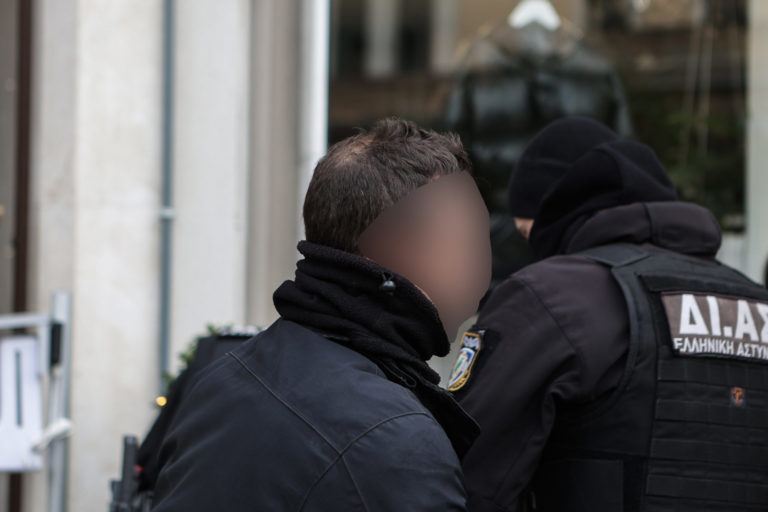 Βρέθηκε η μία μηχανή που χρησιμοποιήθηκε στη ληστεία με λεία ακριβά ρολόγια