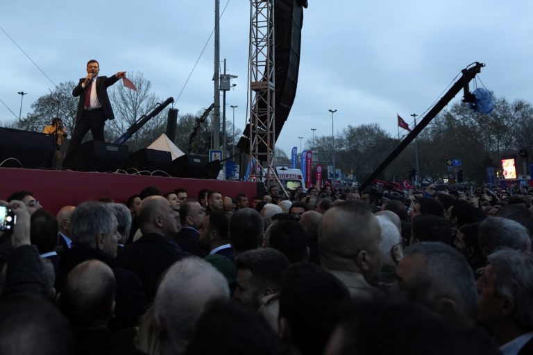 Οργή λαού ενάντια στην καταδίκη Ιμάμογλου – Έφεση εισαγγελέα για ανεπαρκή ποινή (video)