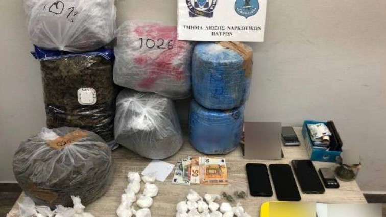 Πάτρα: Εξάρθρωση εγκληματικής οργάνωσης που διακινούσε ναρκωτικά – Βρήκαν 12 κιλά κάνναβης και κοκαΐνη